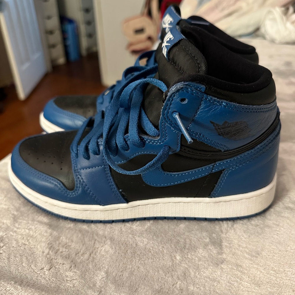 Nike Blue and Black Sneakers High-Top Classic Design